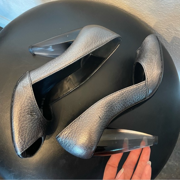 Colin Robertson gun metal grey Leather Peep toe Pumps with chunky lucite heel - Picture 9 of 10